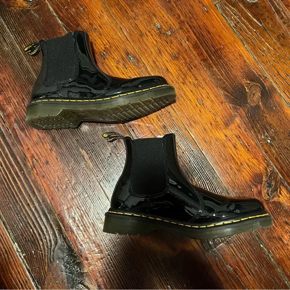 Dr. Martens Women's 2976 Chelsea Boot Black Patent Lamper Size 8 - Picture 7 of 9